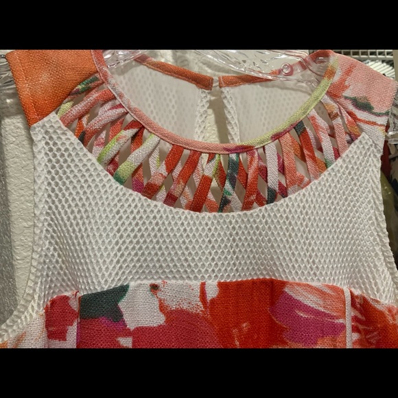 Brand new designer summer dress-Free mailing - Picture 2 of 3